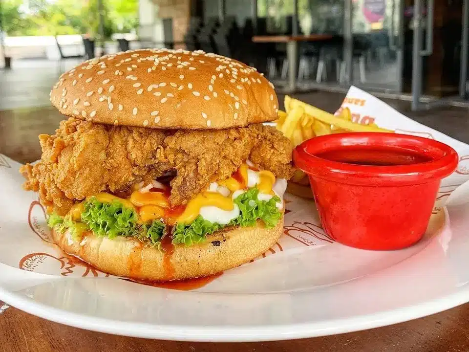 Giggles & Geeks Cyberjaya - Chicken Burger